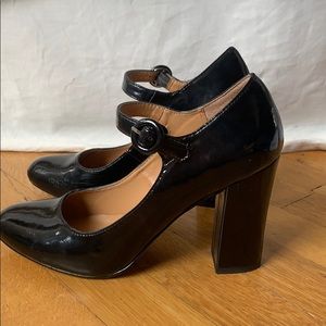 Black Mary Jane Pumps